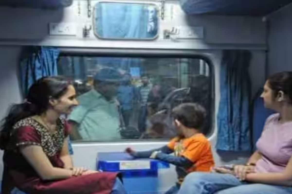ट्रेन में कम किराए पर कर सकते हैं महंगा सफर रेलवे का यह है खास नियमजानें