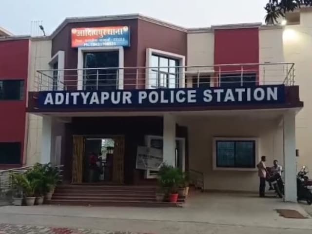 सराईकेला-खरसावां के आदित्यपुर पुलिस स्टेशन एरिया में दिल दहलाने वाली घटना सराईकेला-खरसावां के आदित्यपुर पुलिस स्टेशन एरिया में दिल दहलाने वाली घटना