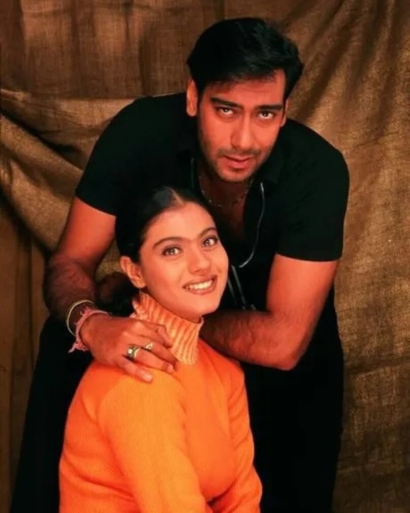 अब अगर अजय देवगन की बाकी को-एक्ट्रेस की बात करें तो इस लिस्ट में दूसरा नाम एक्टर की पत्नी काजोल का है. अजय और काजोल ने भी 9 फिल्मों में साथ काम किया था, लेकिन इस रियल लाइफ कपल की ऑनस्क्रीन केमिस्ट्री को दर्शकों ने कभी कुछ खास पसंद नहीं किया.