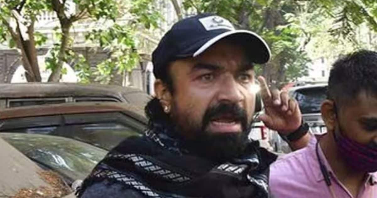 रेप के आरोपों के बाद एजाज खान गायब, पुलिस कर रही तलाश, फोन भी स्विच ऑफ