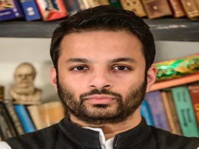 कर्नल कुरैशी और विंग कमांडर व्योमिका सिंह पर विवादास्पद गीत, प्रोफेसर से उत्तर बुलाया