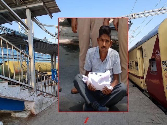 मंच पर बैग की खोज करके युवक बार -बार स्तब्ध था, वहाँ एक हलचल थी मंच पर बैग की खोज करके युवक बार -बार स्तब्ध था, वहाँ एक हलचल थी