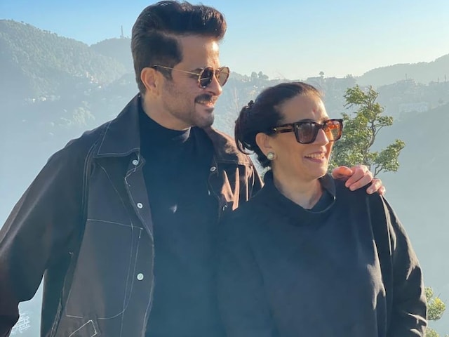 Anil Kapoor looted wife Sunita on 41st anniversary Anil Kapoor looted wife Sunita on 41st anniversary