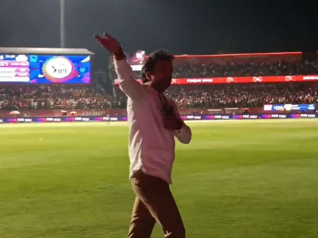 IPL chairman himself landed in the ground, asked the audience to go home, video IPL chairman himself landed in the ground, asked the audience to go home, video