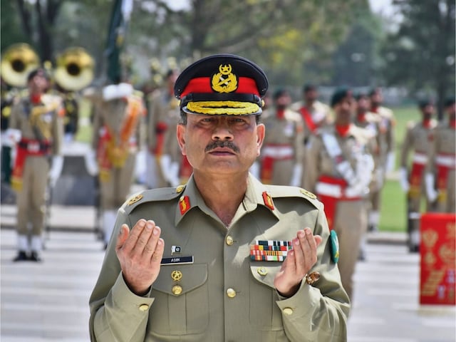 आसिम मुनीर के चेहरे से जयशंकर ने हटाया नकाब, बताया पहलगाम में क्यों हुआ अटैक? आसिम मुनीर के चेहरे से जयशंकर ने हटाया नकाब, बताया पहलगाम में क्यों हुआ अटैक?