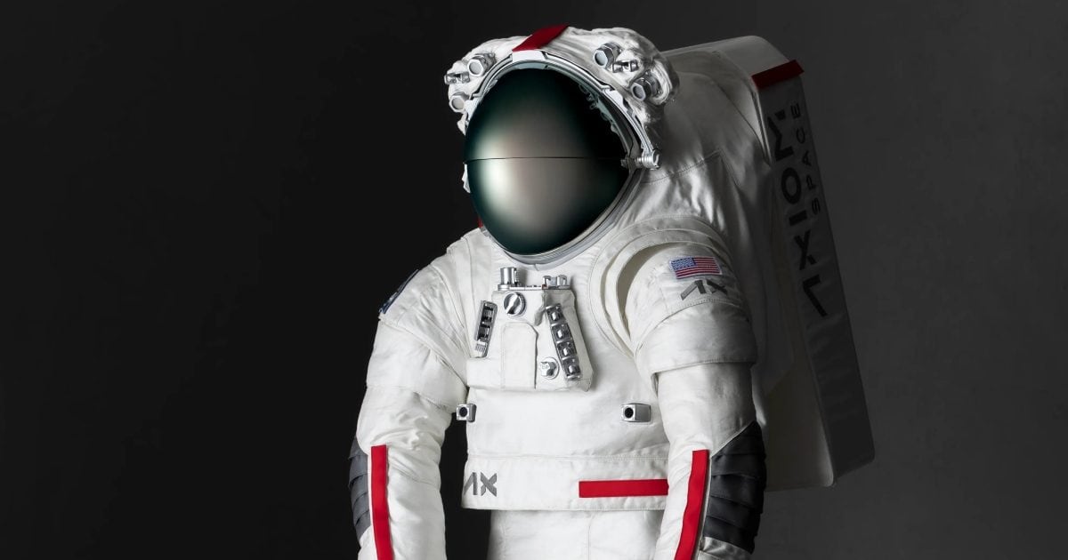 Tach – एक सूट के लिए 85,33,82,00,000 रुपये! इतने पैसों से तो पाकिस्तान की गरीबी खत्म हो जाए