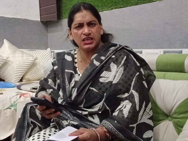 वो सरहद पर हमारे लिए जान दे रहे, इधर इनके परिवार तक सुरक्षित नहीं...