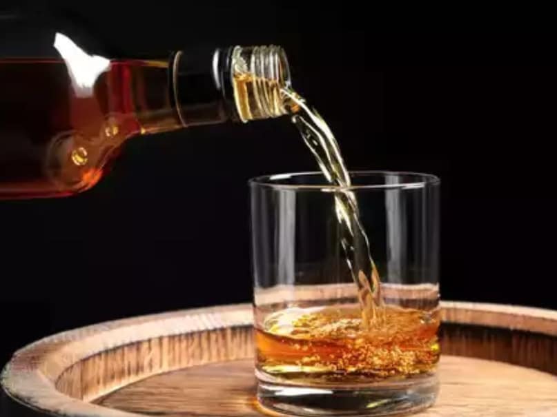 প্রতিদিন বিয়ার পানের প্রভাব: বিয়ারে ভিটামিন-বি, ম্যাগনেসিয়াম এবং সেলেনিয়ামের মতো উপাদান পাওয়া যায়। এতে উপস্থিত 'হপস' অ্যান্টিঅক্সিডেন্ট বৈশিষ্ট্য রয়েছে। তবে এই সুবিধাগুলি তখনই পাওয়া যায় যখন এটি খুব সীমিত পরিমাণে খাওয়া হয়। প্রতিদিন বিয়ার পানের প্রভাব: বিয়ারে ভিটামিন-বি, ম্যাগনেসিয়াম এবং সেলেনিয়ামের মতো উপাদান পাওয়া যায়। এতে উপস্থিত 'হপস' অ্যান্টিঅক্সিডেন্ট বৈশিষ্ট্য রয়েছে। তবে এই সুবিধাগুলি তখনই পাওয়া যায় যখন এটি খুব সীমিত পরিমাণে খাওয়া হয়।