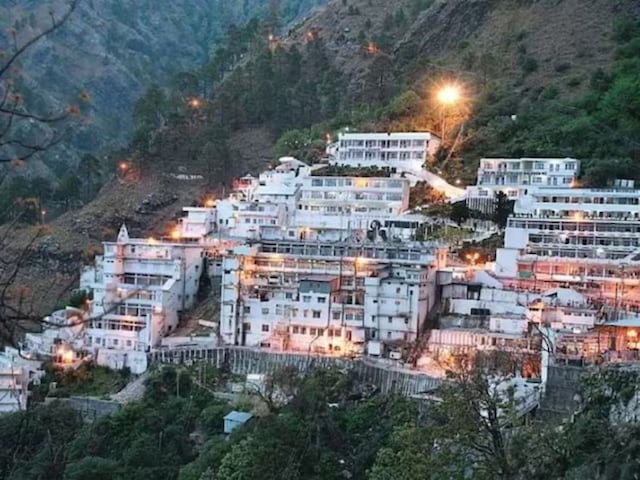 एलओसी पर फायरिंग, कई इलाकों में देखे गए ड्रोन, वैष्‍णो देवी में ब्‍लैकआउट