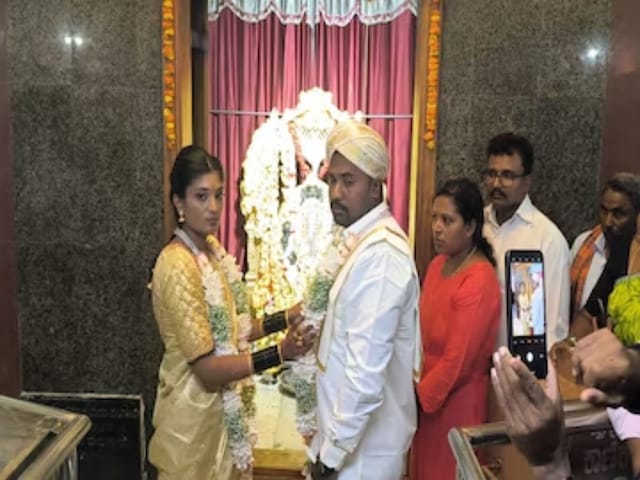 स्टेज पर आई दुल्हन फूट-फूटकर रोने लगी, बोली ये शादी... कारण जानकर हैरान हैं सब