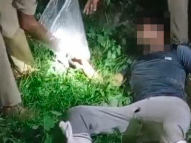 बदायूं में पुलिस की 50 हजार के इनामी बदमाश रवि से मुठभेड़, पैर में लगी गोली बदायूं में पुलिस की 50 हजार के इनामी बदमाश रवि से मुठभेड़, पैर में लगी गोली