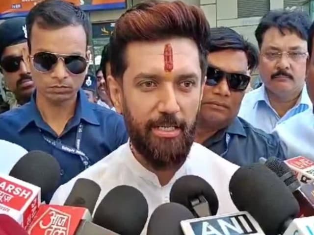 चिराग पासवान को सीएम प्रोजेक्ट करने वाले पोस्टर से राजनीति गर्म! सियासी मायने चिराग पासवान को सीएम प्रोजेक्ट करने वाले पोस्टर से राजनीति गर्म! सियासी मायने