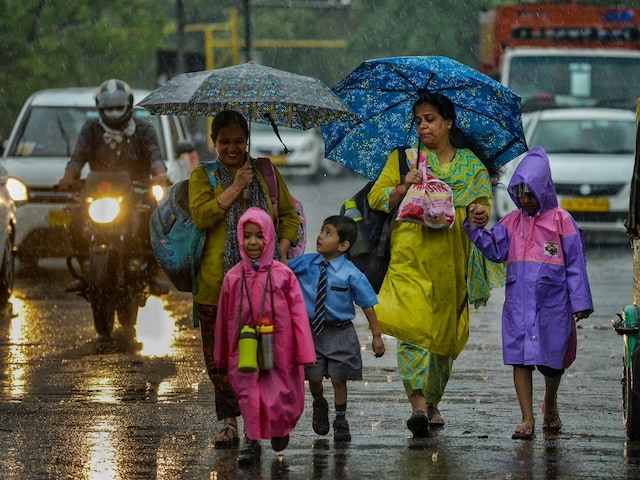 BOB का दबाव कमजोर, नॉर्थ ईस्ट में मूसलाधार बारिश, बंगाल-बिहार की ओर चला मानसून BOB का दबाव कमजोर, नॉर्थ ईस्ट में मूसलाधार बारिश, बंगाल-बिहार की ओर चला मानसून