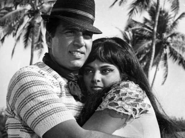 Rekha's hit film in 1982, Dharmendra played double role Rekha's hit film in 1982, Dharmendra played double role