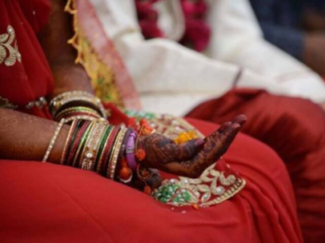 दूल्हे ने आंगन में रचाया ब्‍याह, बचे पैसों से जो किया- हर गांववाला दे रहा दुआ