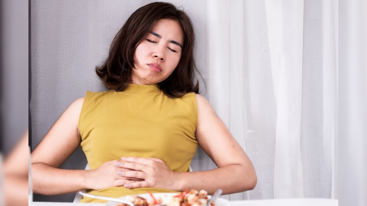 खाना खाते ही क्यों आने लग जाती है नींद?