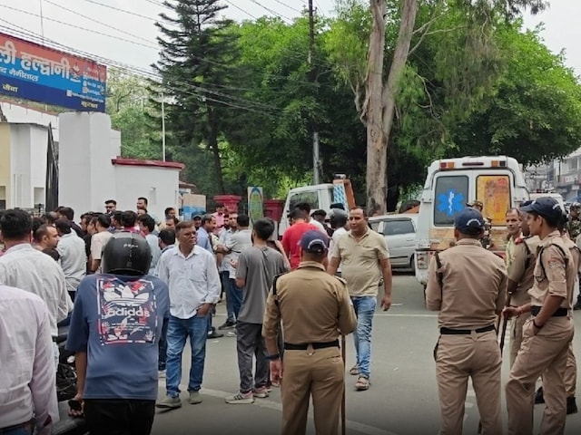 बनभूलपुरा बना देवभूमि में डेमोग्राफी चेंज का सेंटर! हैवानों ने क्यों ली पनाह? बनभूलपुरा बना देवभूमि में डेमोग्राफी चेंज का सेंटर! हैवानों ने क्यों ली पनाह?