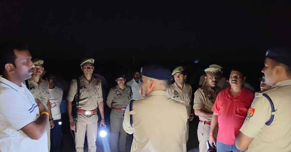 रामगंगा नदी में पलटी नाव, चार को ग्रामीणों ने बचाया, दो के शव मिले, एक लापता