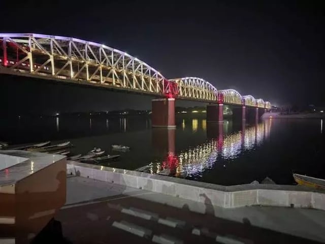 वाराणसी के भूतहा ब्रिज का रहस्य: रात में सुनाई देती हैं चीखें, क्या है सच? वाराणसी के भूतहा ब्रिज का रहस्य: रात में सुनाई देती हैं चीखें, क्या है सच?