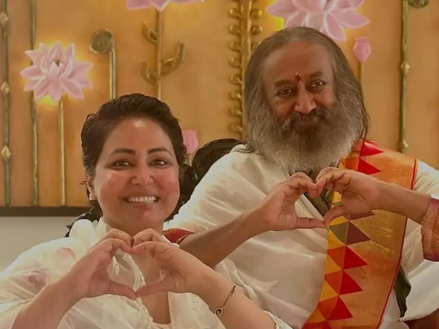 Hina Khan turning to spirituality in difficult times, reached Sri Sri Ravi Shankar's ashram Hina Khan turning to spirituality in difficult times, reached Sri Sri Ravi Shankar's ashram