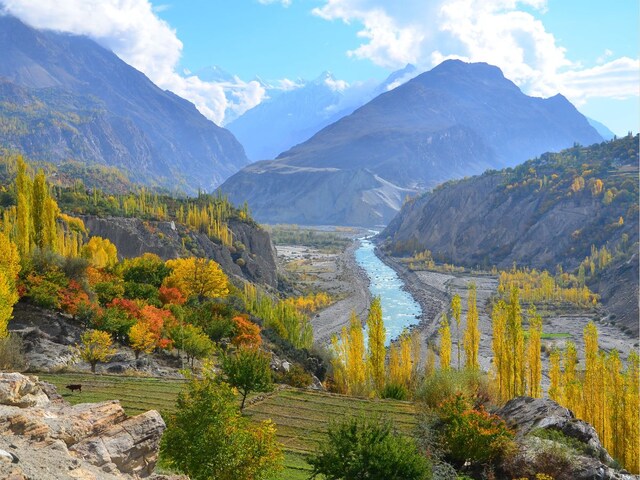 hunza-valley-pakistan-2025-05-b15d2b36108f136f3a023320980eb943 Hunza Tribe Pakistan Live 120 Years High Life Expectance How Hunza People Live Long Operation Sindoor Indian Army News - The place of Pakistan, where people live for 120 years, do not have any disease, surprise!