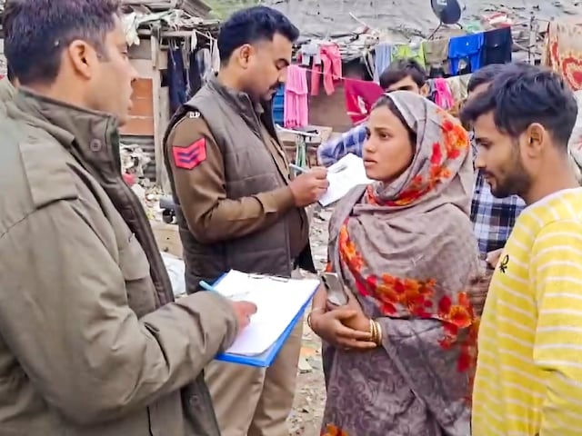 रेखा गुप्ता सरकार का अवैध बांग्लादेशियों पर प्रहार, अब उससे भी बड़ा एक्शन रेखा गुप्ता सरकार का अवैध बांग्लादेशियों पर प्रहार, अब उससे भी बड़ा एक्शन