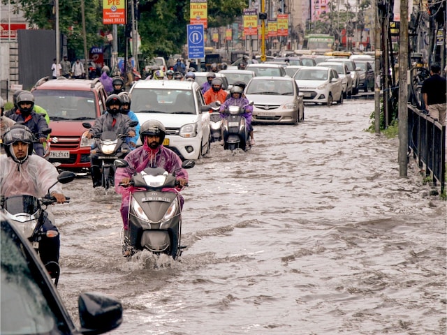 बंगाल की खाड़ी में हालत खराब, कई राज्यों में मूसलाधार बारिश के आसार बंगाल की खाड़ी में हालत खराब, कई राज्यों में मूसलाधार बारिश के आसार