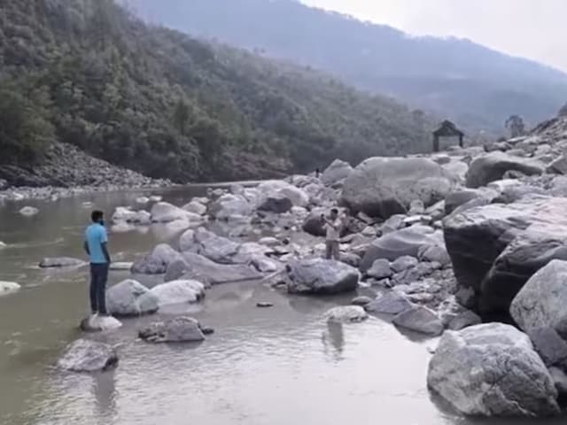 पाकिस्तान का सूखने लगा हलक, सिंधु-चेनाब का पानी बंद करते ही तड़पने लगा PAK पाकिस्तान का सूखने लगा हलक, सिंधु-चेनाब का पानी बंद करते ही तड़पने लगा PAK