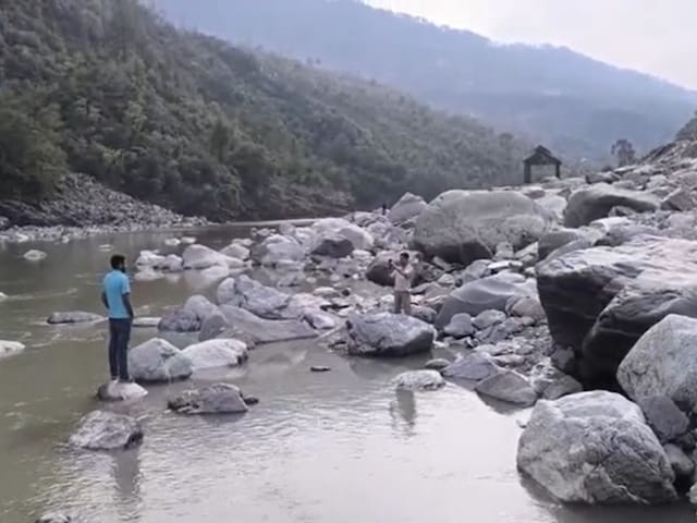 देख‍िए कैसे रुक गया PAK जाने वाला पानी...चिनाब में नाली की तरह बह रहा पानी