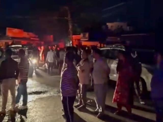 लाहौर से कराची तक हड़कंप... आधी रात को पाक को जंग का स्वाद चखा रहा था भारत लाहौर से कराची तक हड़कंप... आधी रात को पाक को जंग का स्वाद चखा रहा था भारत