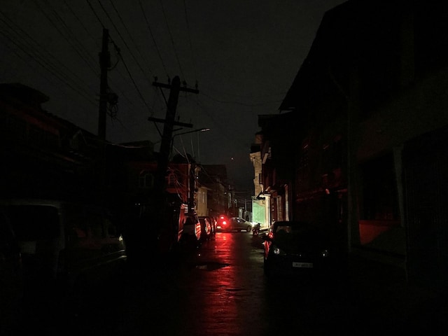 पाक पोस्ट ध्वस्त, 2 फाइटर जेट खल्लास, 4 एयरबेस ... भारत ने किया धुआं-धुआं पाक पोस्ट ध्वस्त, 2 फाइटर जेट खल्लास, 4 एयरबेस ... भारत ने किया धुआं-धुआं