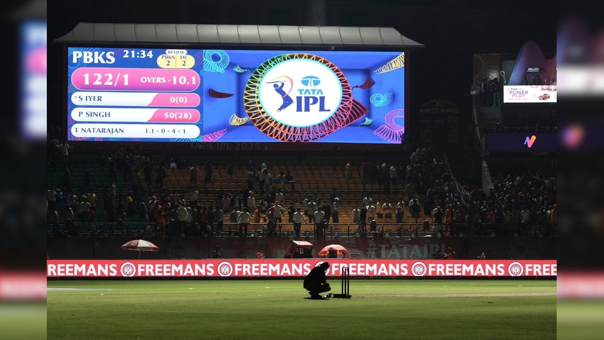 BCCI said nation is our first priority after ipl suspended for a week।  बीसीसीआई ने 7 दिन के लिए टाला आईपीएल, देश को बताया सबसे पहले - News18 हिंदी