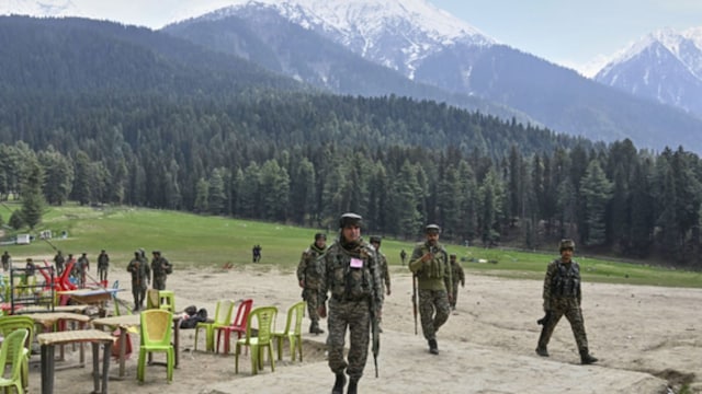 कश्मीर में आतंकियों की मदद, अलगाववाद की राजनीति, हुर्रियत का चेहरा बेनकाब कश्मीर में आतंकियों की मदद, अलगाववाद की राजनीति, हुर्रियत का चेहरा बेनकाब