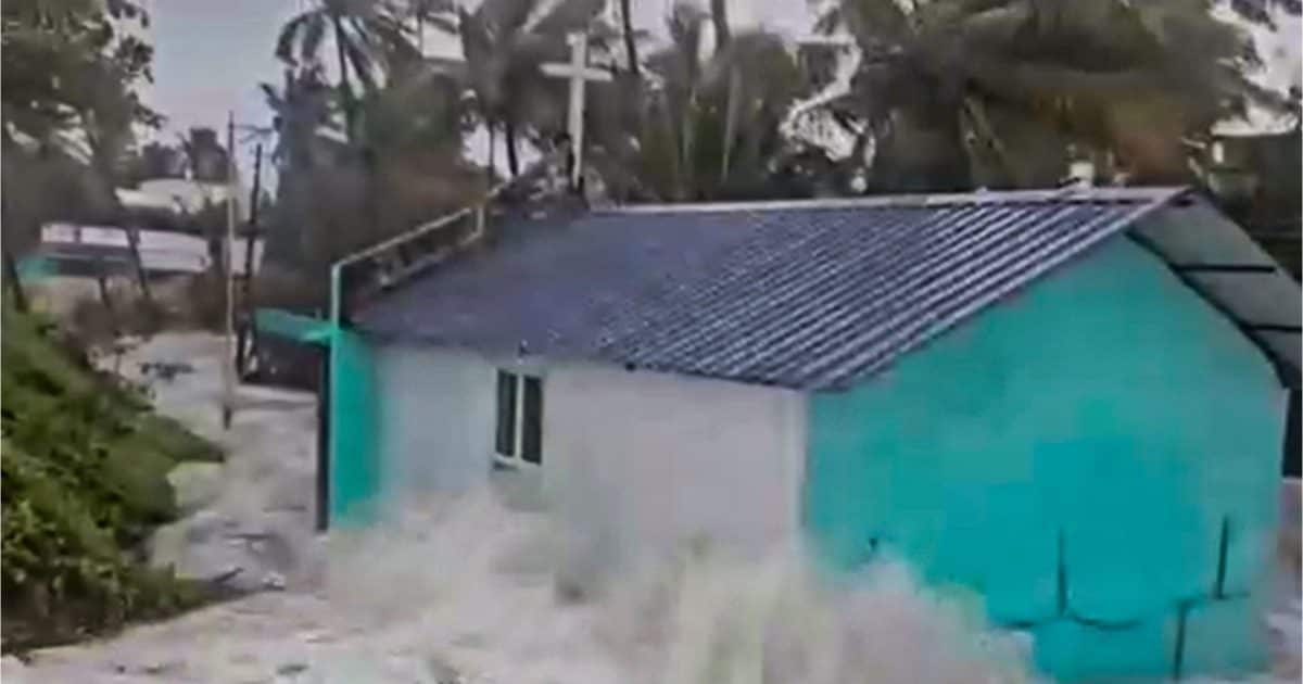 Natural Disaster: सैकड़ों लोगों को छोड़ना पड़ा घर, रिलीफ कैंप में बीत रहे दिन-रात, कई जिलों में हालात खराब – hundreds of people shifted to relief camps heavy rain stormy wind in kerala monsoon rain intensify