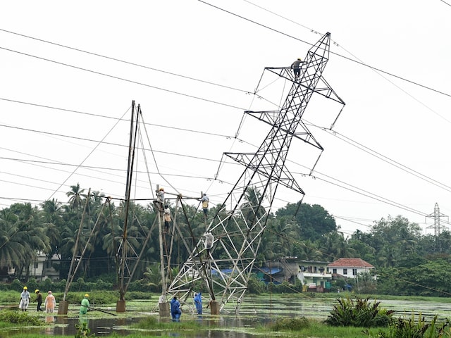 मूसलाधार बारिश और तूफानी हवाओं का कहर, रातभर जागकर बीती रात, जारी रहेगा सितम मूसलाधार बारिश और तूफानी हवाओं का कहर, रातभर जागकर बीती रात, जारी रहेगा सितम