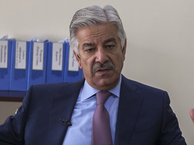 मैंने सोशल मीडिया पर देखा... भारत को घेरने चले ख्वाजा आसिफ ने कराई बेइज्जती