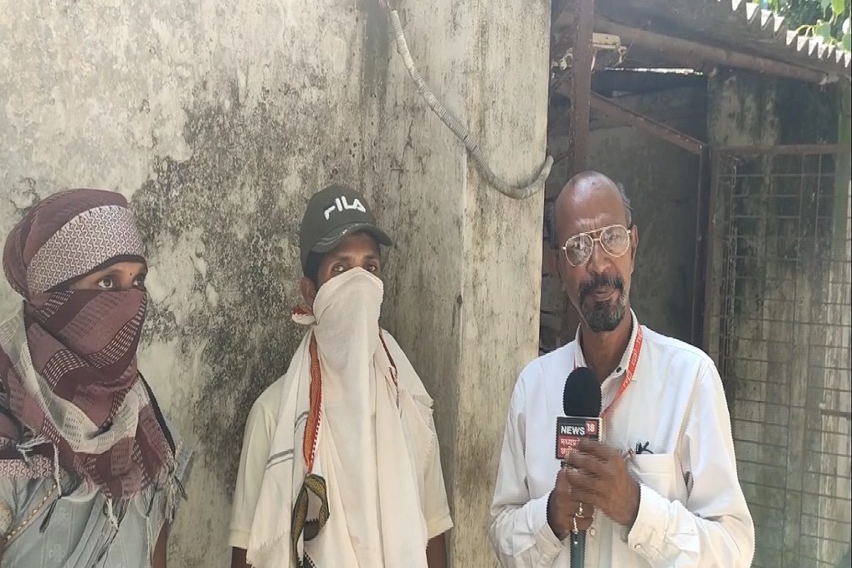 ढेर बारूदों का खिला फूल प्यार का नक्सली की लव स्टोरी पूरी फिल्मी लगती है