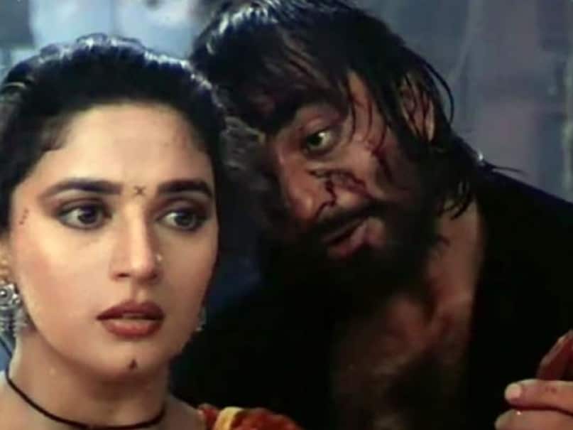 madhuri dixit hit Song, Khal Nayak Movie, madhuri dixit sanjay dutt double meaning song, choli ke peeche kya hai song, choli ke peeche kya hai controversy, choli ke peeche kya hai banned by doordarshan, madhuri dixit accused of breaking house of sanjay dutt, माधुरी दीक्षित, माधुरी दीक्षित का विवादित गाना, माधुरी दीक्षित पर क्यों लगा घर तोड़ने का आरोप, माधुरी दीक्षित और संजय दत्त