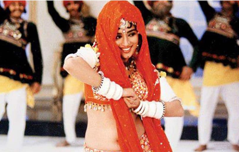 madhuri dixit hit Song, Khal Nayak Movie, madhuri dixit sanjay dutt double meaning song, choli ke peeche kya hai song, choli ke peeche kya hai controversy, choli ke peeche kya hai banned by doordarshan, madhuri dixit accused of breaking house of sanjay dutt, माधुरी दीक्षित, माधुरी दीक्षित का विवादित गाना, माधुरी दीक्षित पर क्यों लगा घर तोड़ने का आरोप, माधुरी दीक्षित और संजय दत्त
