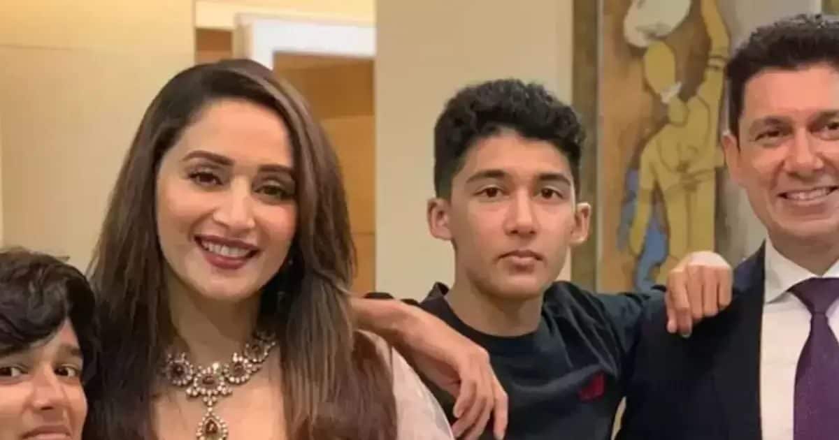 ‘अरे माधुरी कार धो रही हैं..’ शादी के बाद की गुमनामी जिंदगी पर माधुरी दीक्षित का खुलासा, बॉलीवुड छोड़ने के बाद कर रही थीं ये काम