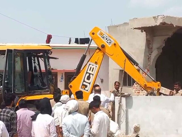 UP में एक और मस्जिद पर चला बुलडोजर, सरकारी जमीन पर अवैध रूप से हुआ था निर्माण