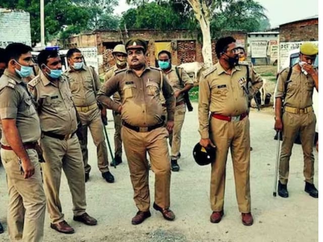 क्लासमेट्स ने पहले ड्रिंक में मिलाई नशे की गोली, फिर पार दरिंदगी की सारी हदें क्लासमेट्स ने पहले ड्रिंक में मिलाई नशे की गोली, फिर पार दरिंदगी की सारी हदें