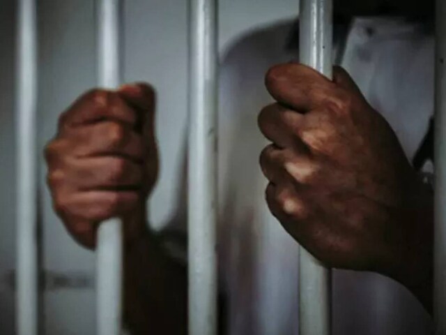 जमानत दूसरे के पास गई, किसी और को छोड़कर ... 5 पुलिसकर्मियों को जेल में निलंबित कर दिया गया