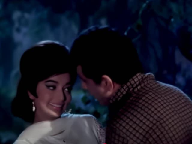 This hero of Waheeda Rehman was born in Pakistan, hema Malini had class