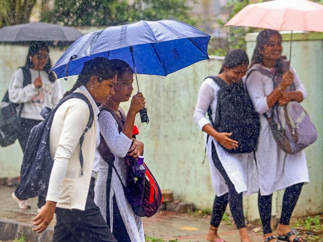 मूसलाधार बारिश ने बढ़ाई आफत, 6 राज्यों में रेड अलर्ट, दिल्ली में होगी झमाझम मूसलाधार बारिश ने बढ़ाई आफत, 6 राज्यों में रेड अलर्ट, दिल्ली में होगी झमाझम