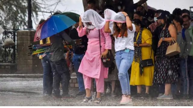 4 दिन तक दिल्ली में बारिश, कई राज्यों में गरज तड़प के साथ बौछारें, IMD अलर्ट 4 दिन तक दिल्ली में बारिश, कई राज्यों में गरज तड़प के साथ बौछारें, IMD अलर्ट