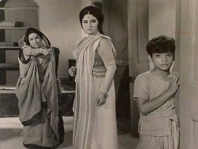 Meena Kumari's younger 'brother', Dharmendra who gave a tough competition