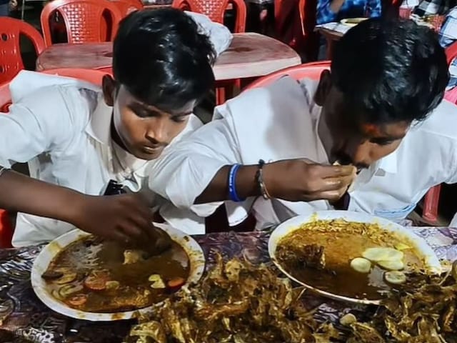 दावत में पहुंचे लड़के, खा गए 25 किलो मछली, टेबल पर बना दिया पहाड़!