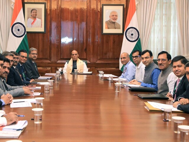 ऑपरेशन सिंदूर ने दिखाई आत्मनिर्भर भारत की ताकत, रक्षामंत्री ने DPSU की तारीफ