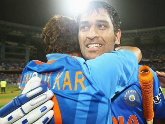 Dhoni used to be fierce ragging, this player used to tease by speaking Bihari, then a line .. Dhoni used to be fierce ragging, this player used to tease by speaking Bihari, then a line ..